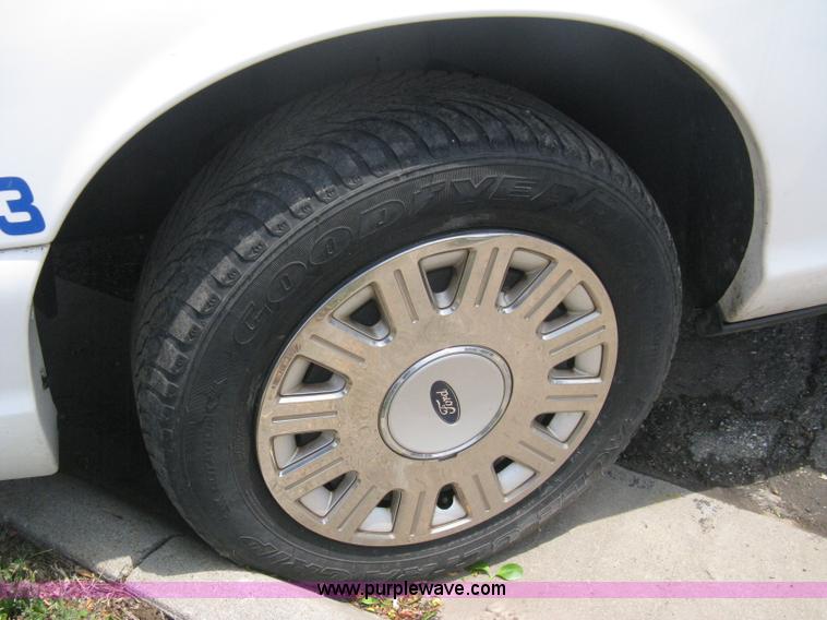 image for item A4253 2005 Ford Crown Victoria Police Interceptor