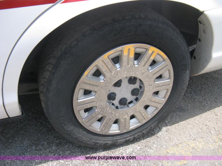 image for item A4253 2005 Ford Crown Victoria Police Interceptor