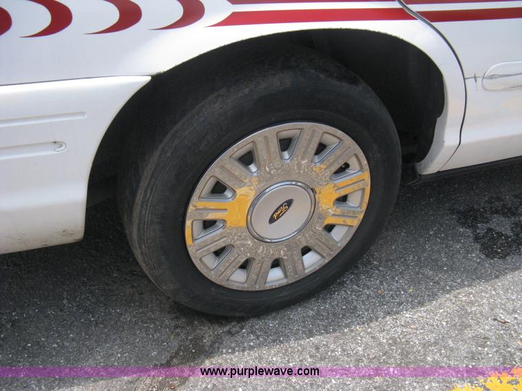 image for item A4253 2005 Ford Crown Victoria Police Interceptor