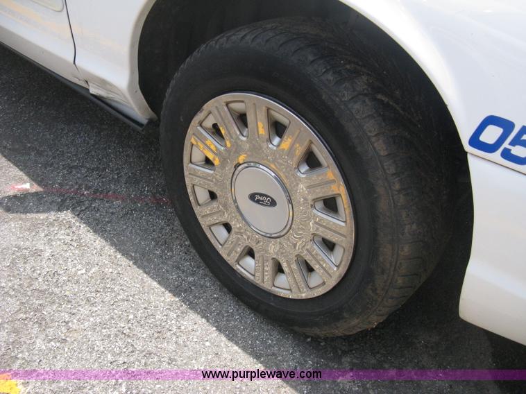 image for item A4253 2005 Ford Crown Victoria Police Interceptor