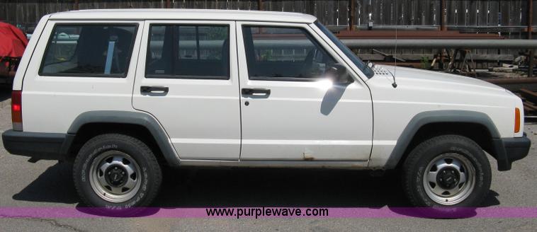 image for item A4264 1998 Jeep Cherokee SE SUV