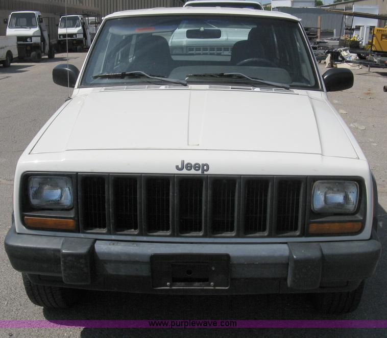 image for item A4264 1998 Jeep Cherokee SE SUV