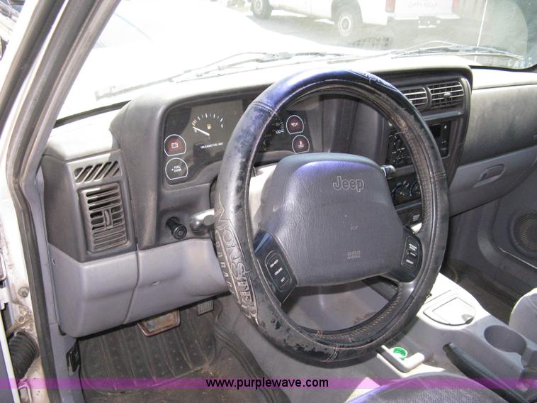 image for item A4264 1998 Jeep Cherokee SE SUV