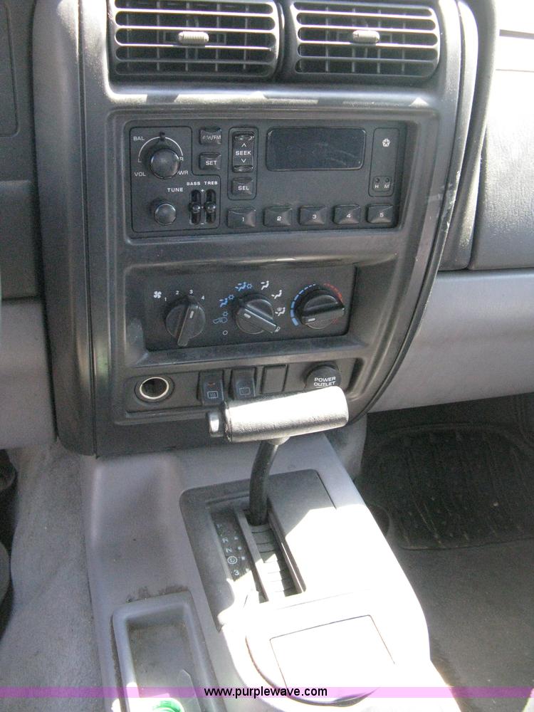image for item A4264 1998 Jeep Cherokee SE SUV