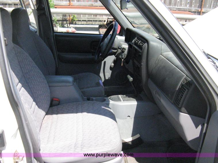 image for item A4264 1998 Jeep Cherokee SE SUV