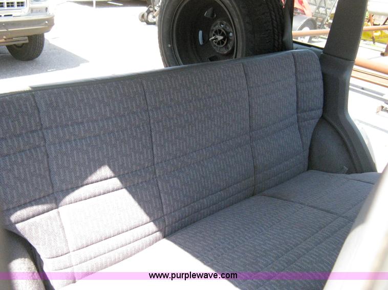 image for item A4264 1998 Jeep Cherokee SE SUV