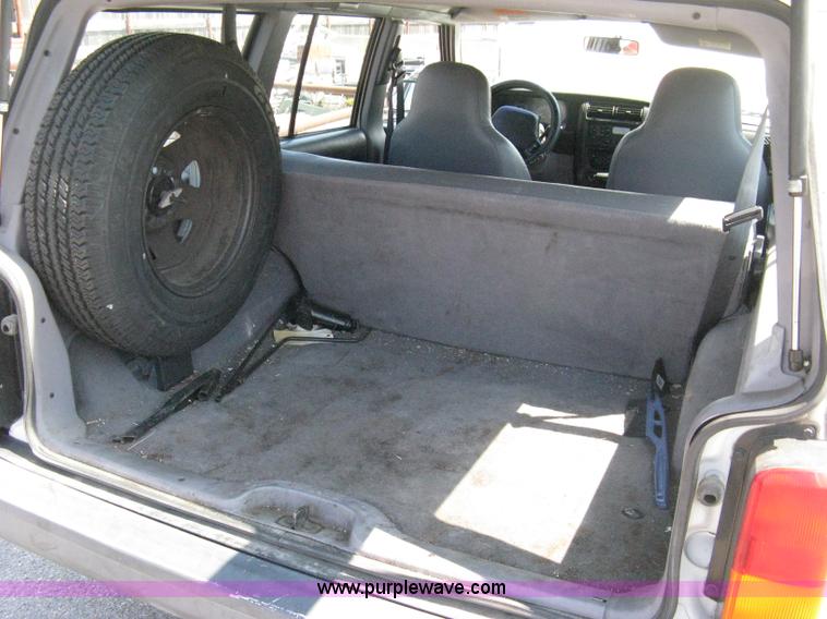 image for item A4264 1998 Jeep Cherokee SE SUV