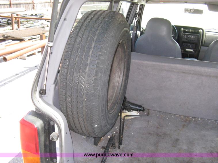 image for item A4264 1998 Jeep Cherokee SE SUV