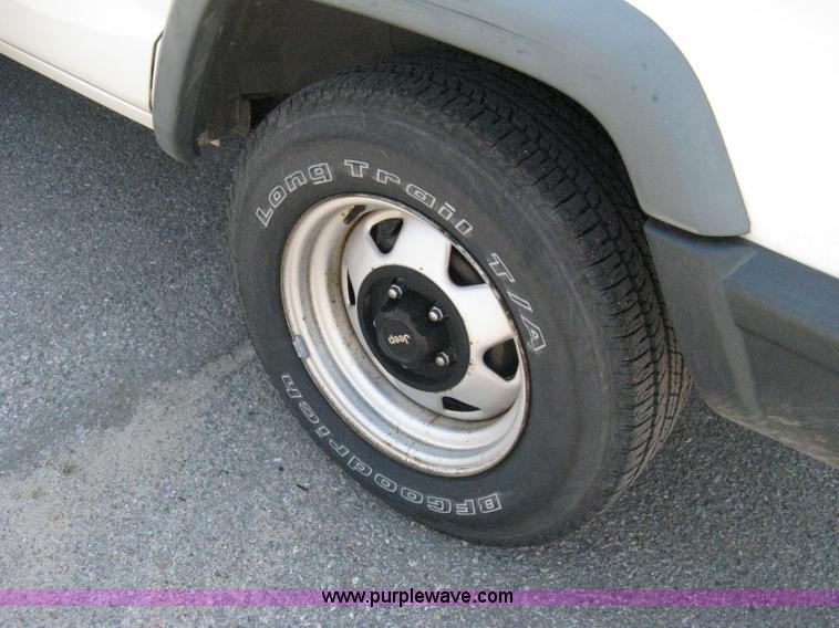 image for item A4264 1998 Jeep Cherokee SE SUV