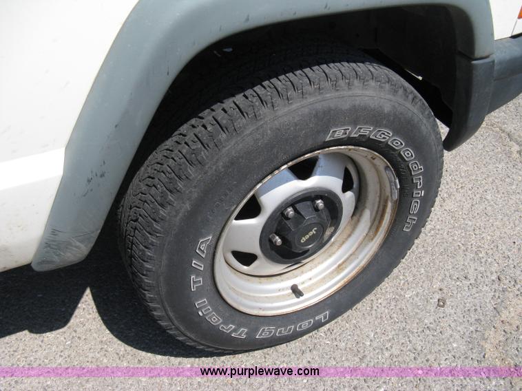 image for item A4264 1998 Jeep Cherokee SE SUV