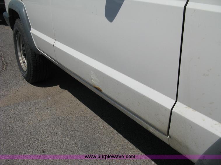 image for item A4264 1998 Jeep Cherokee SE SUV