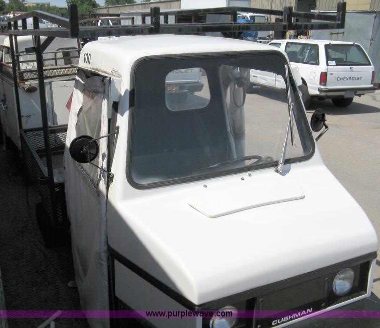 image for item A9484 1989 Cushman utility vehicle