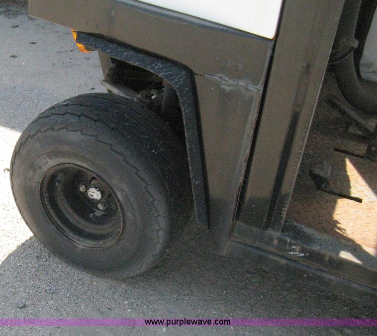 image for item A9484 1989 Cushman utility vehicle