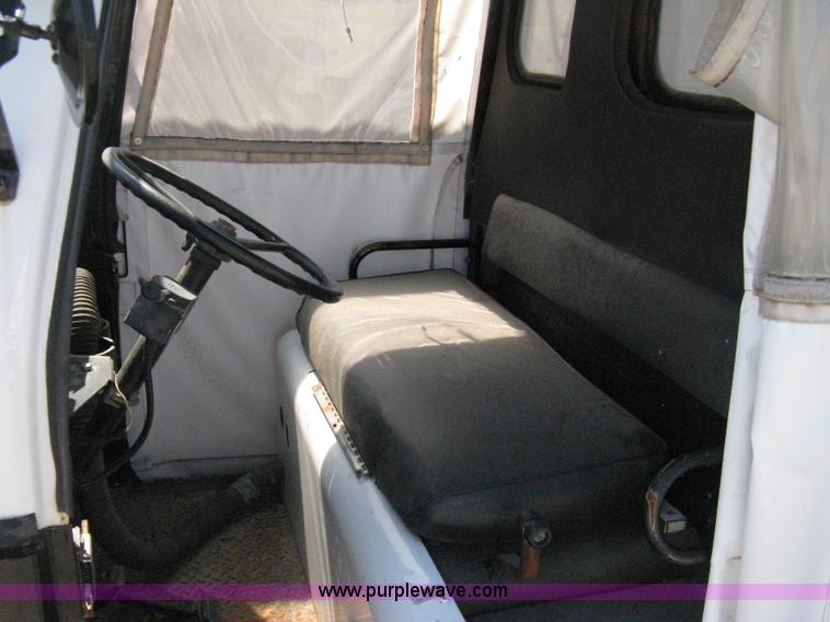 image for item A9484 1989 Cushman utility vehicle