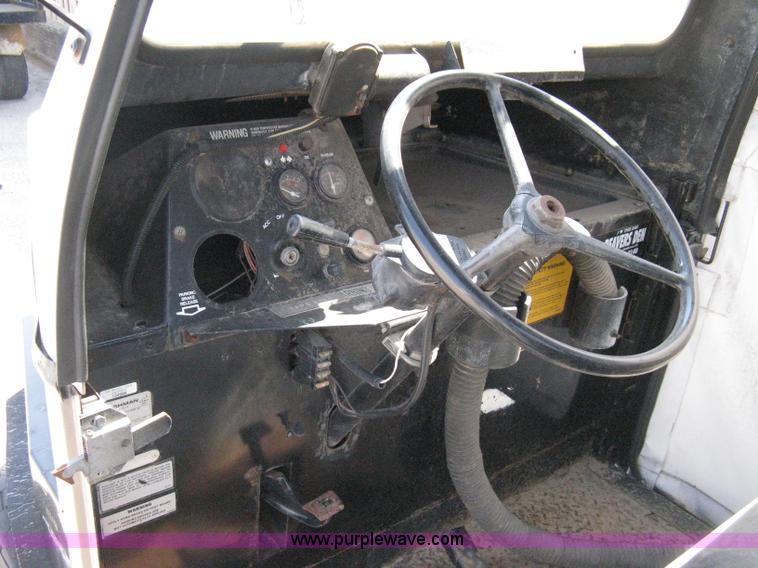 image for item A9484 1989 Cushman utility vehicle