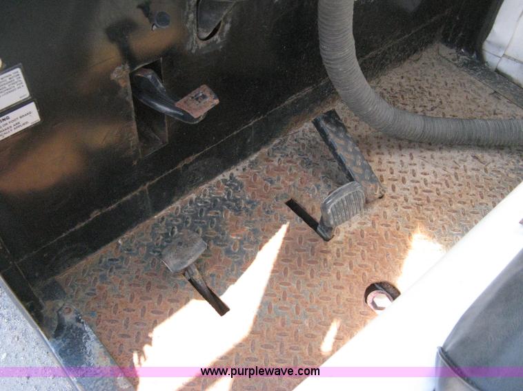 image for item A9484 1989 Cushman utility vehicle