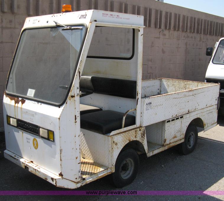 image for item A9485 1999 Taylor Dunn B6-10 utility vehicle