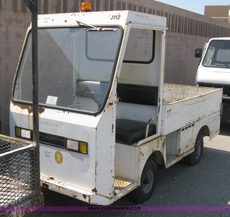 image for item A9485 1999 Taylor Dunn B6-10 utility vehicle