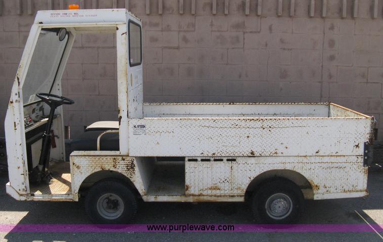 image for item A9485 1999 Taylor Dunn B6-10 utility vehicle