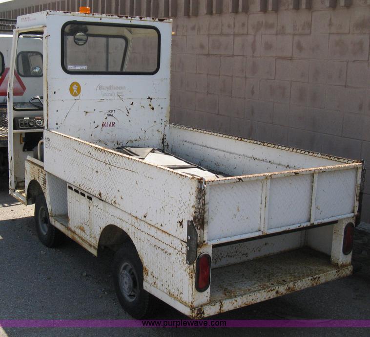 image for item A9485 1999 Taylor Dunn B6-10 utility vehicle