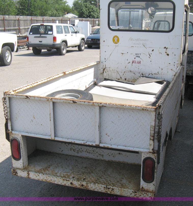 image for item A9485 1999 Taylor Dunn B6-10 utility vehicle