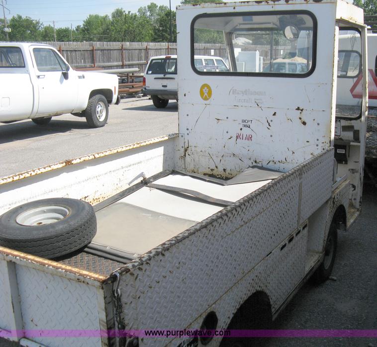 image for item A9485 1999 Taylor Dunn B6-10 utility vehicle