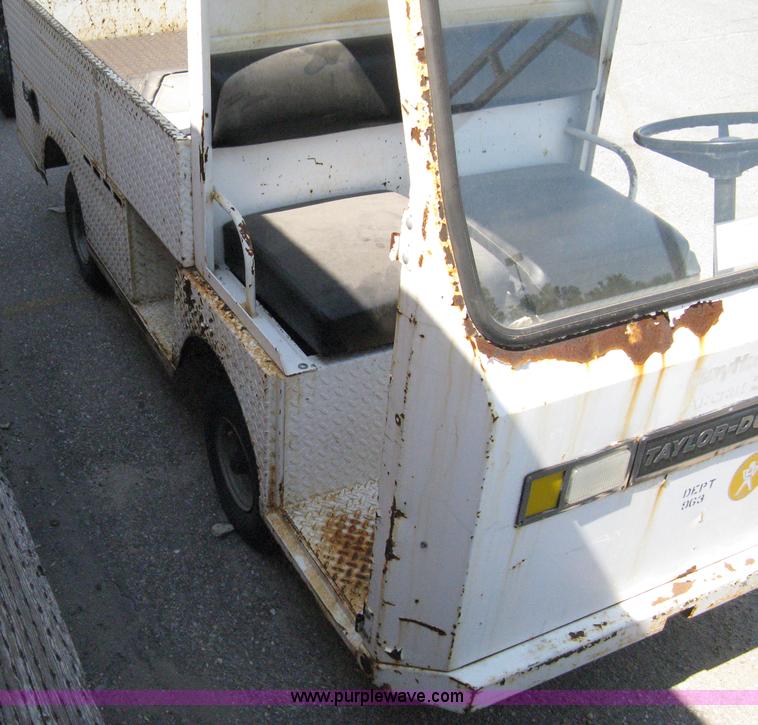 image for item A9485 1999 Taylor Dunn B6-10 utility vehicle