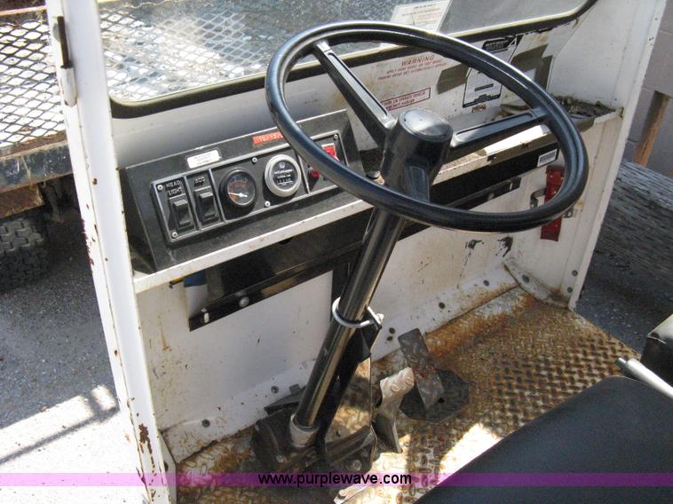 image for item A9485 1999 Taylor Dunn B6-10 utility vehicle