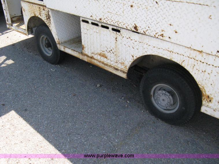 image for item A9485 1999 Taylor Dunn B6-10 utility vehicle