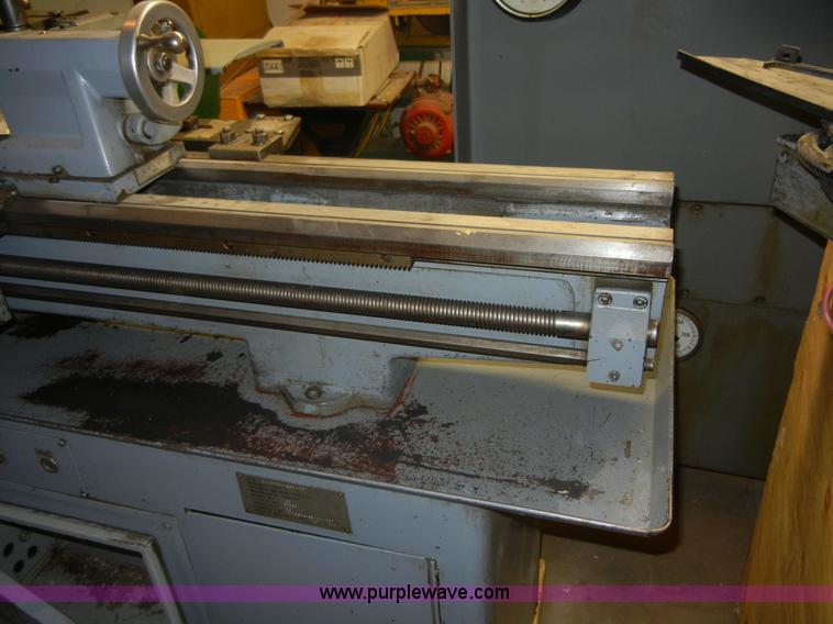 image for item A9868 1990 Standard-modern 1133 lathe
