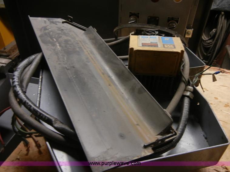 image for item A9868 1990 Standard-modern 1133 lathe