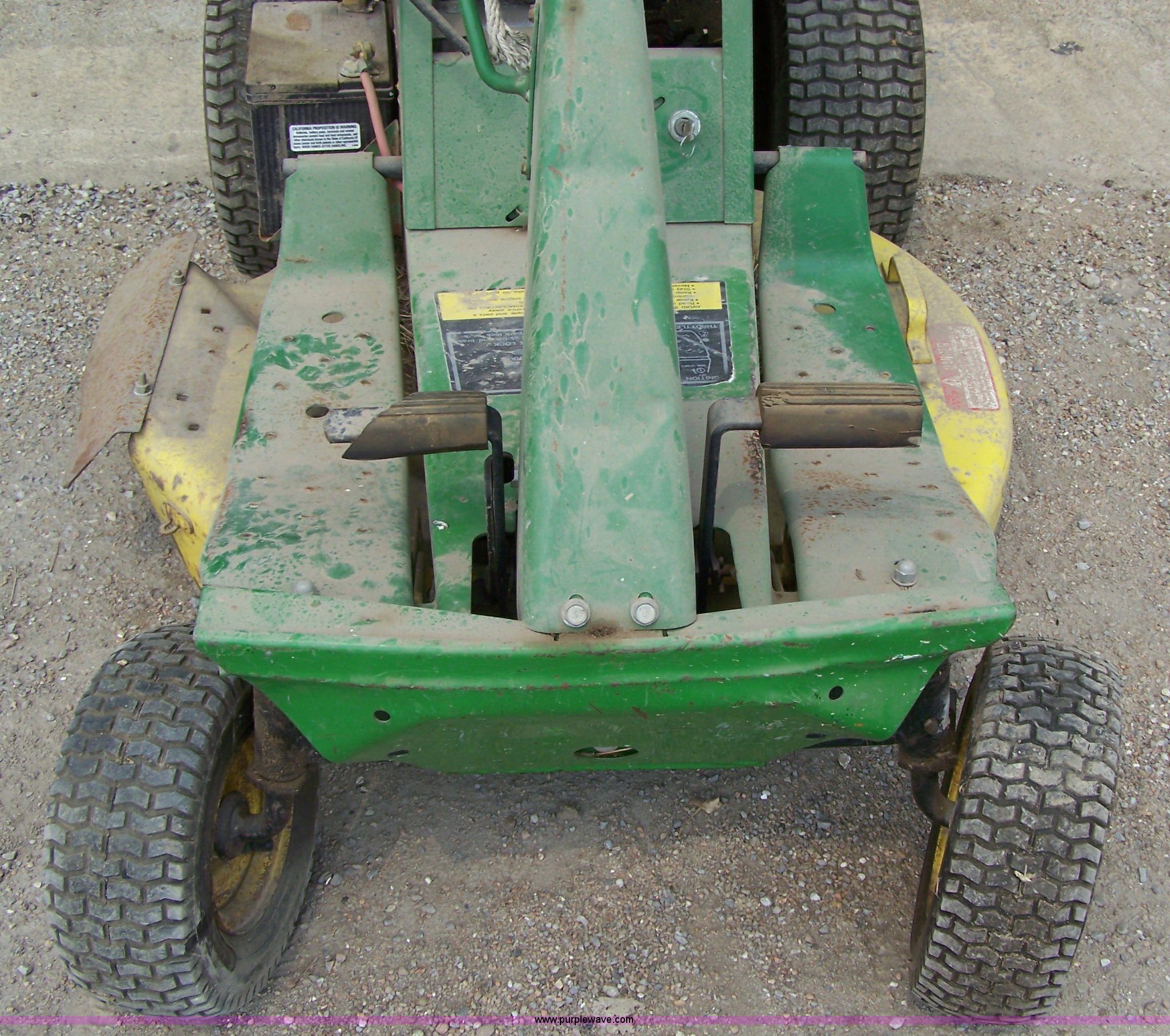 John Deere R72 lawn mower in La Crosse, KS Item 7322 sold Purple Wave