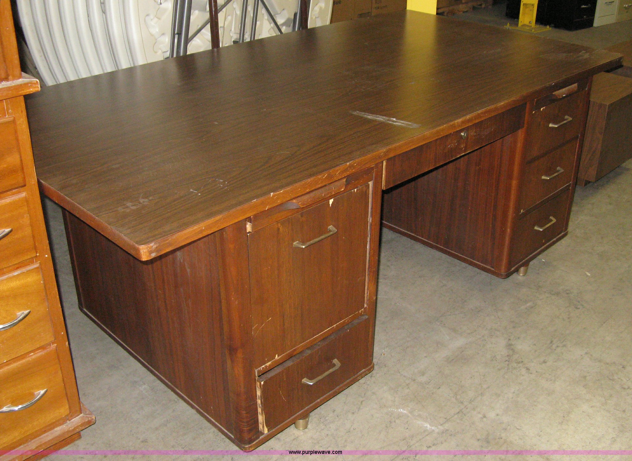 Assorted furniture in Wichita, KS Item A9474 sold Purple Wave