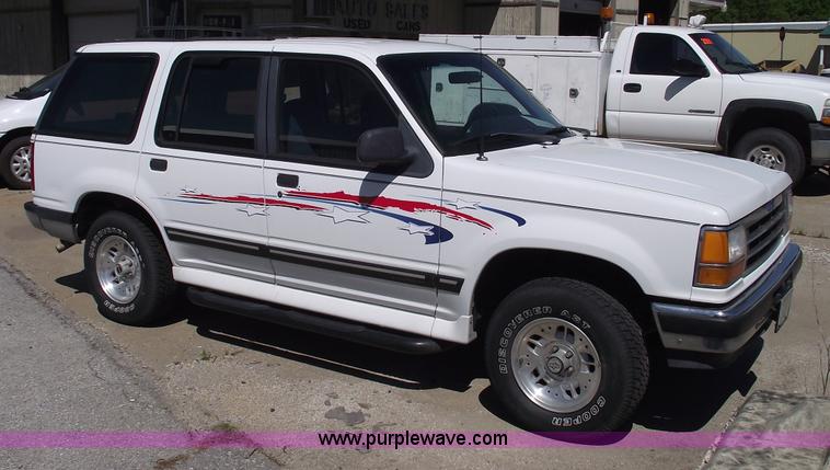 image for item 5549 1993 Ford Explorer XLT SUV
