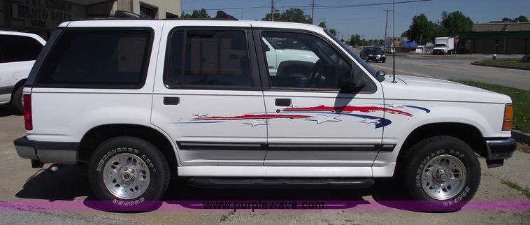 image for item 5549 1993 Ford Explorer XLT SUV