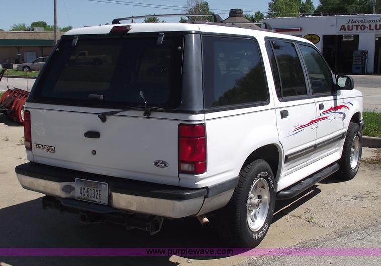 image for item 5549 1993 Ford Explorer XLT SUV