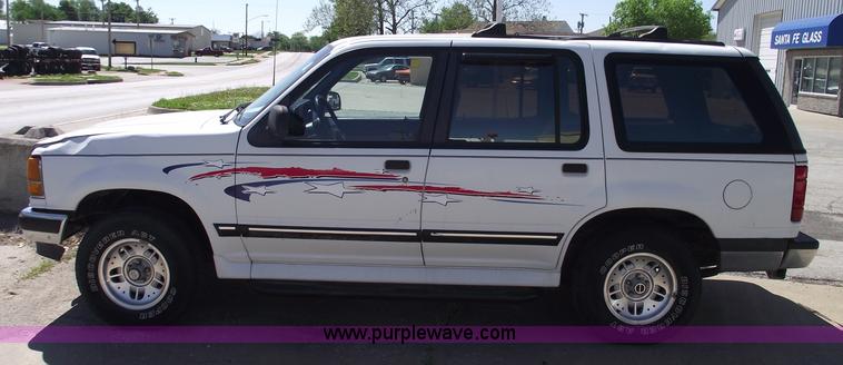 image for item 5549 1993 Ford Explorer XLT SUV