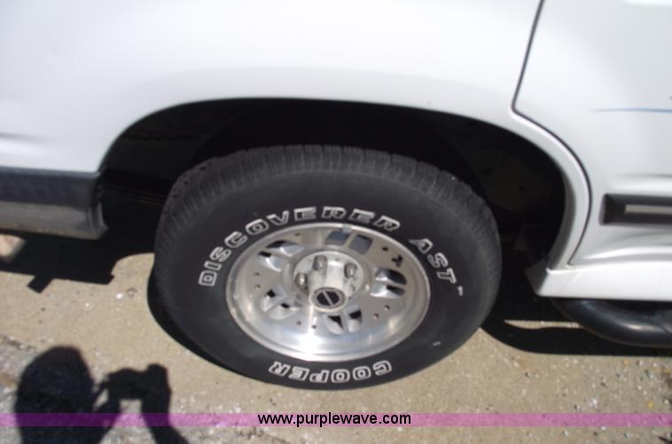 image for item 5549 1993 Ford Explorer XLT SUV