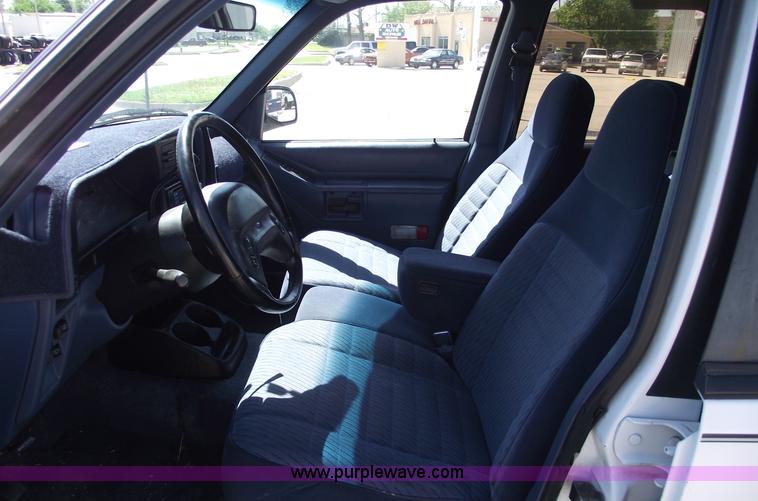 image for item 5549 1993 Ford Explorer XLT SUV