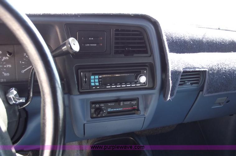 image for item 5549 1993 Ford Explorer XLT SUV