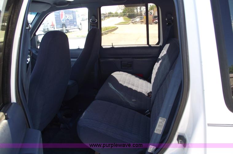 image for item 5549 1993 Ford Explorer XLT SUV