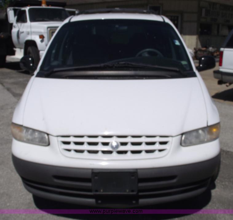 image for item 5550 1999 Plymouth Grand Voyager SE mini van