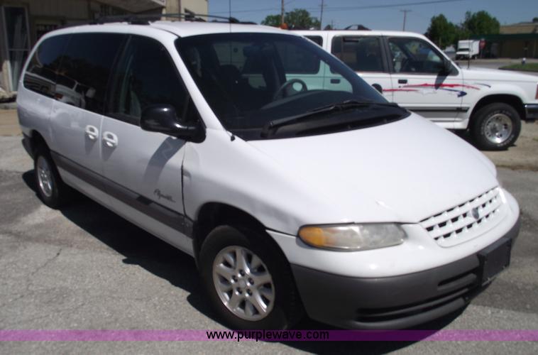 image for item 5550 1999 Plymouth Grand Voyager SE mini van
