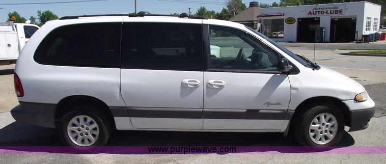 image for item 5550 1999 Plymouth Grand Voyager SE mini van