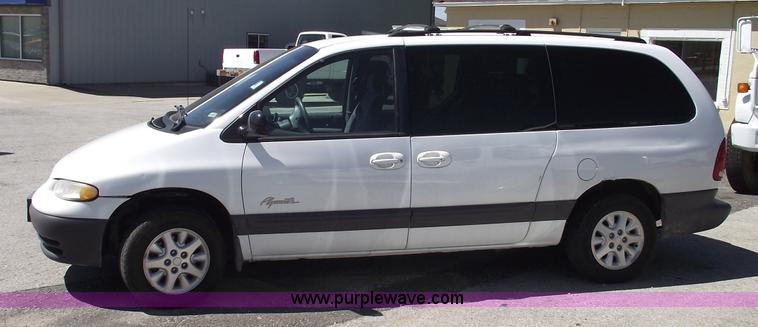 image for item 5550 1999 Plymouth Grand Voyager SE mini van