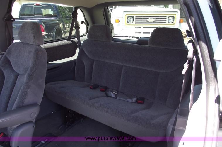 image for item 5550 1999 Plymouth Grand Voyager SE mini van