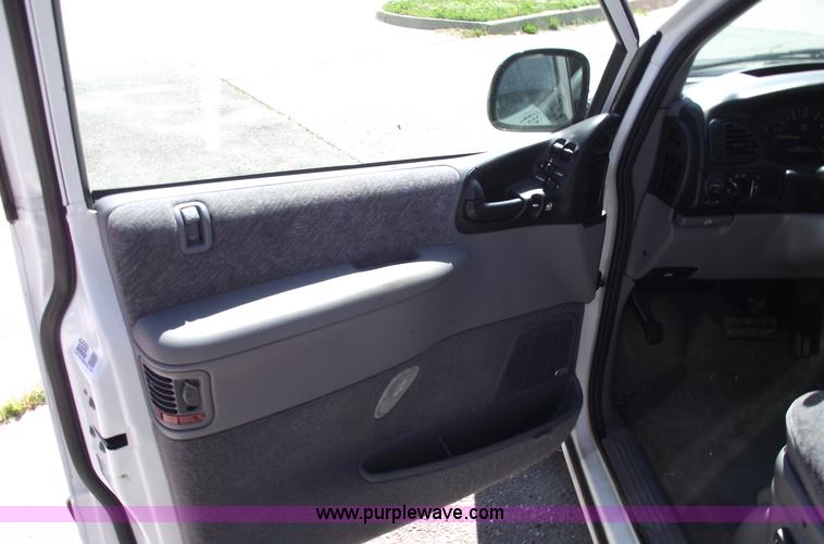 image for item 5550 1999 Plymouth Grand Voyager SE mini van