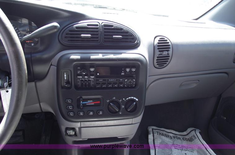 image for item 5550 1999 Plymouth Grand Voyager SE mini van