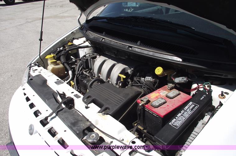 image for item 5550 1999 Plymouth Grand Voyager SE mini van