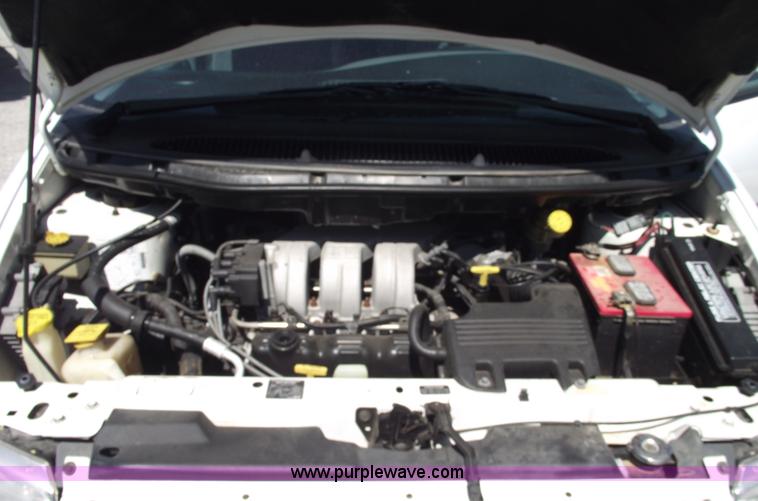 image for item 5550 1999 Plymouth Grand Voyager SE mini van